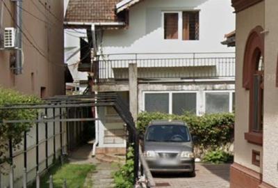 Casă individuală cu 8 camere cu Teren 400 Mp în Central - 1