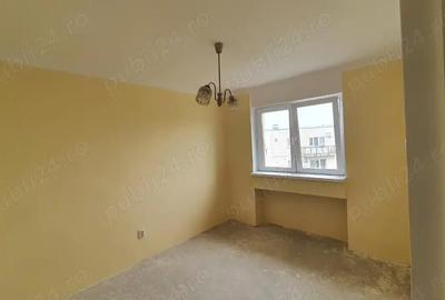 Apartament cu 3 camere semidecomandat în Carei - 1