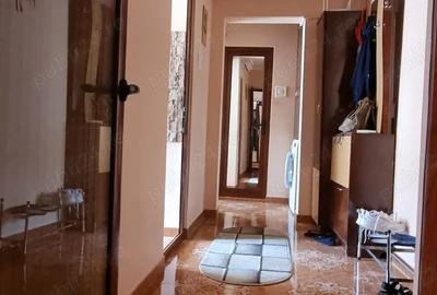 Apartament cu 2 camere decomandat în Micro 20 - 2