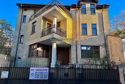 Casă cu 7 camere în Central