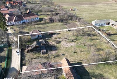 Casă cu 2 camere cu Teren 1605 Mp în Boroșneu Mare - 1