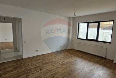Apartament cu 3 camere de vanzare in zona Andronache - 2