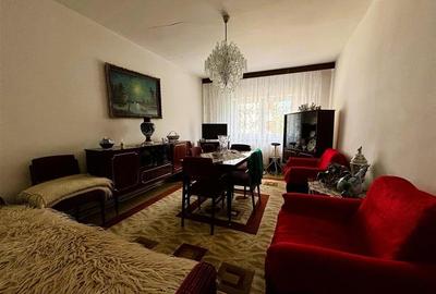 Apartament cu 3 camere decomandat, mobilat în Eroilor