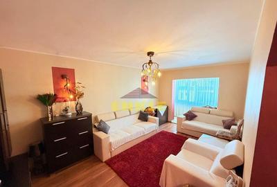 De vanzare apartament cu 3 camere, zona Mall.