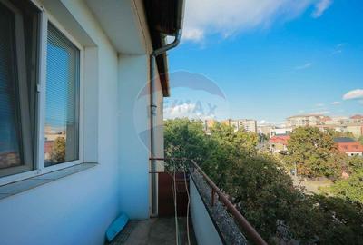 De vanzare, apartament cu 3 camere, zona Rogerius - 4