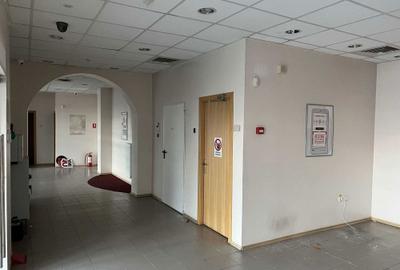 Spațiu comercial, în Roman - 2