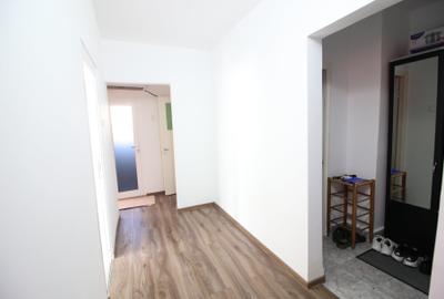 Apartament cu 3 camere decomandat în Port