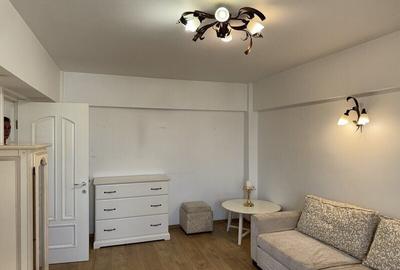 Apartament cu 2 camere decomandat, mobilat în Universitate