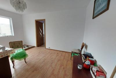 Apartament cu 3 camere nedecomandat în Tomis Nord