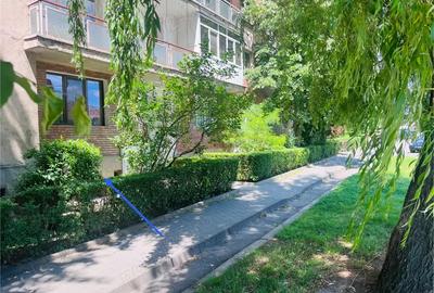 Inchiriez apartament central , 2 camere,decomandat,parter inalt ,64mp, loc de parcare,fara balcon - 4
