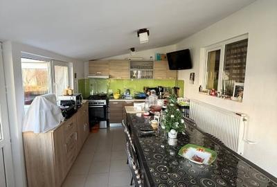 Căsuță cochetă zona Lazu - ieșire la șoseaua Cumpenei - 3