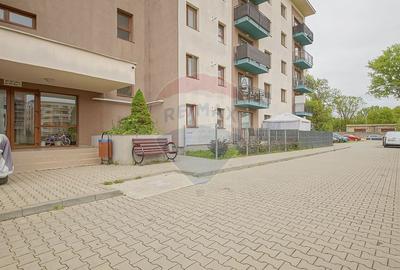 Apartament cu 3 camere decomandat în Tractorul - 22