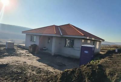 Casa semifinisata situata in Livezeni - 4