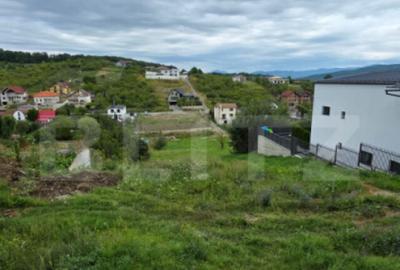 Casă cu 5 camere cu Teren 2700 Mp în Central - 1