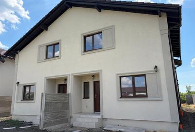 Duplex cu 3 camere cu Canalizare în Moșnița Veche - 1