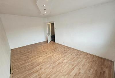 Apartament cu 3 camere decomandat în Micro IV - 2