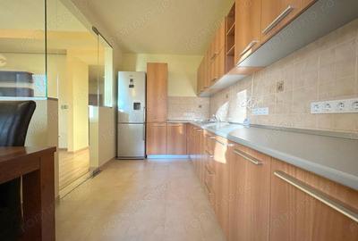 Apartament cu 3 camere decomandat în Dumbrăvița