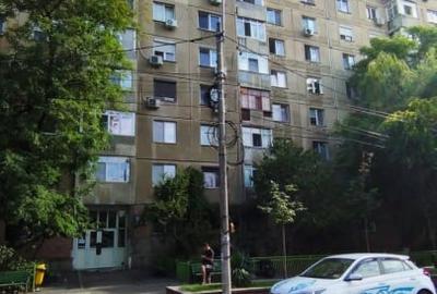 Apartament 4 camere, 2 bai. Blocul este din 1986 parter strada Soldat Croitoru V - 2