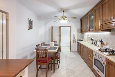 Vanzare apartament 3 camere – Ultracentral, Bloc Scala, Bd. Magheru - 18