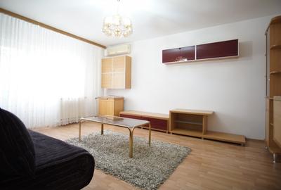 Apartament cu 3 camere decomandat, mobilat în Nerva Traian