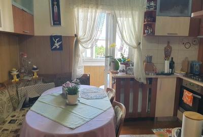 Apartament cu 3 camere decomandat în Ostroveni - 11