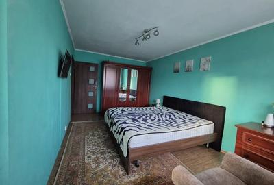 Apartament cu 3 camere semidecomandat, mobilat în Crângași