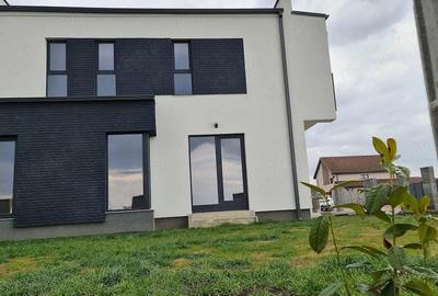 Casă cu 5 camere cu Teren 350 Mp în Dumbrăvița - 2