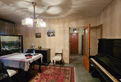 Apartament cu 4 camere semidecomandat în Iancului