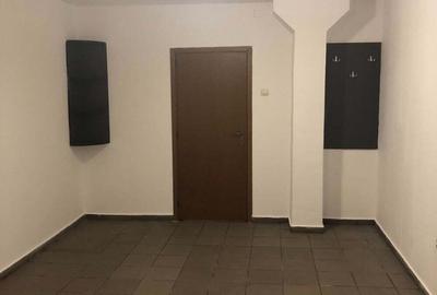 Spațiu comercial, de 250 mp, în Central - 4