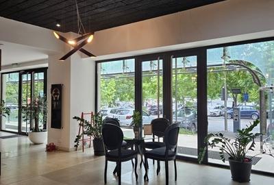 Spatiu stradal deosebit in cladire de birouri Spatiu stradal deosebit in cladire de birouri - 4