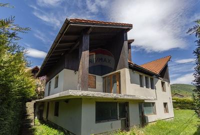 Casă individuală cu 8 camere cu Teren 622 Mp în Moieciu de Jos - 2