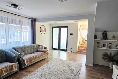 Duplex cu 4 camere cu Canalizare în 1 Mai - 5