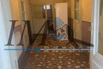 Casă cu 3 camere cu Teren 468 Mp în Cetate - 2