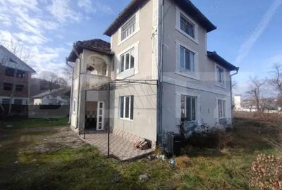 Casa cu 6 camere pe 2 nivele cu 150 mp utili si 1000 mp de teren,oras Nasaud - 1