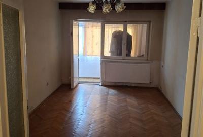 Apartament cu 3 camere decomandat în Central - 1