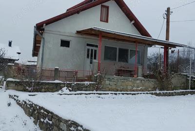 Casă în Lunca (Moroeni) - 1