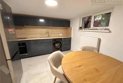 Casă cu 5 camere cu Teren 500 Mp în Tractorul - 15