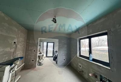 Casă cu 5 camere cu Teren 500 Mp în Central - 16