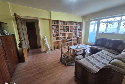 Apartament cu 3 camere semidecomandat în Titan - 2