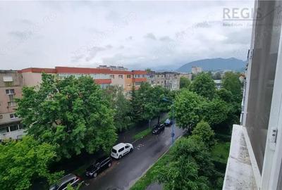 Apartament de 4 camere , zona Tractorul - 1