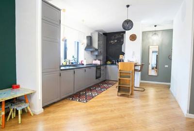 Apartament cu 3 camere, mobilat în Central