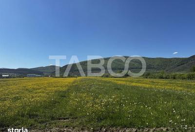Teren de 3000 mp, în Poplaca
