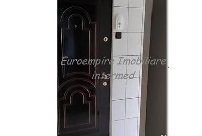 Apartament cu 2 camere semidecomandat în Km 4