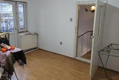 Casă individuală cu 5 camere cu Teren 100 Mp în Central - 1