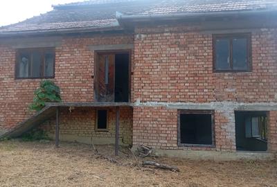 Casa in ro?u- Str. Petru Maior Tarnaveni - 3