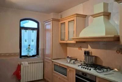 Casă cu 4 camere în Lipovei