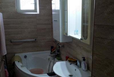 Apartament 3 camere, semidecomandat,etaj4 - 3