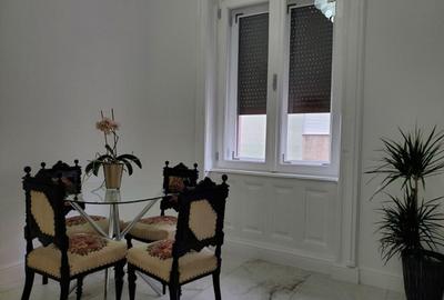 Inchiriez apartament 3 camere zona Ultracentrala - ID : RH-40067 - 2