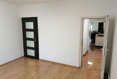 Casă cu 4 camere cu Teren 240 Mp în Democrației - 4