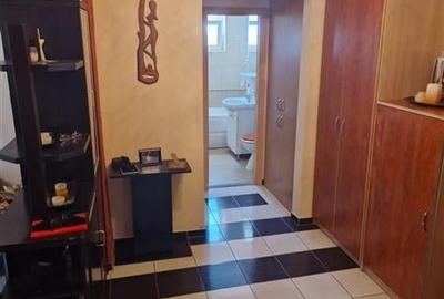 Apartament 2 camere decomandat etaj 3 zona Girocului - 12